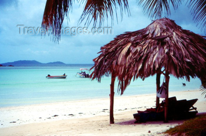 seychelles39: Seychelles - Praslin island: beach by the Paradise Sun hotel - photo by F.Rigaud - (c) Travel-Images.com - Stock Photography agency - Image Bank