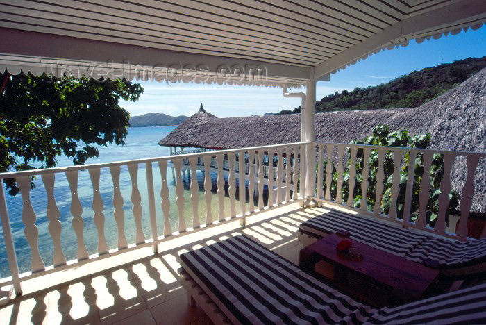 seychelles41: Seychelles - Praslin island: verandah over the Indian Ocean - Hotel La Reserve - photo by F.Rigaud - (c) Travel-Images.com - Stock Photography agency - Image Bank