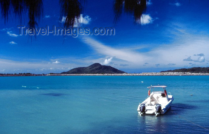 seychelles8: Seychelles - Mahe island: emerald waters - photo by F.Rigaud - (c) Travel-Images.com - Stock Photography agency - Image Bank