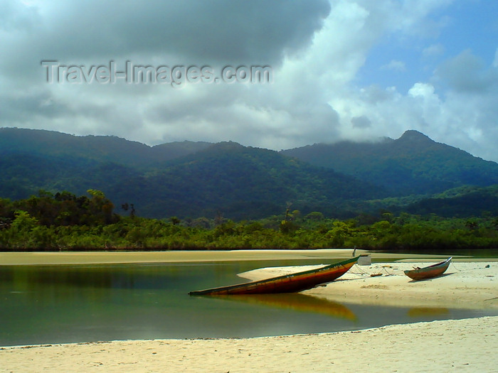 sierra-leone28: Freetown Peninsula, Sierra Leone: lagoon at River No.2 Beach - photo by T.Trenchard - (c) Travel-Images.com - Stock Photography agency - Image Bank