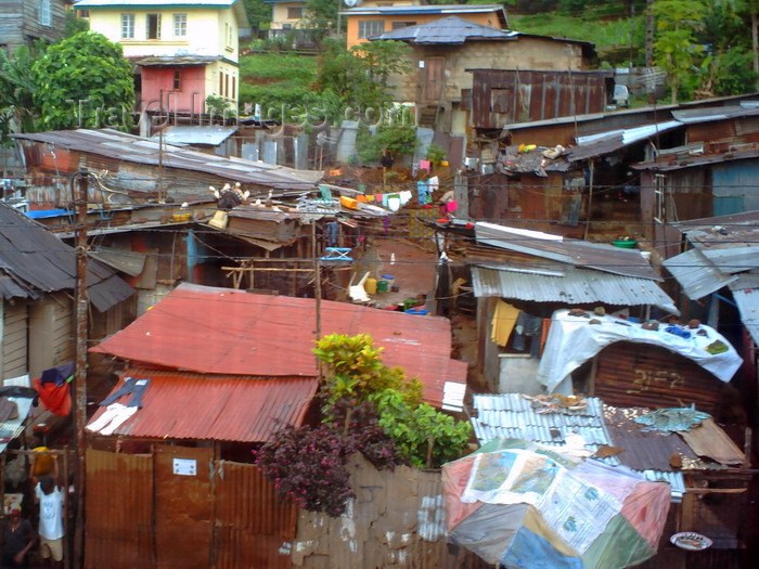 sierra-leone32: Freetown, Sierra Leone: slums on the slopes - photo by T.Trenchard - (c) Travel-Images.com - Stock Photography agency - Image Bank