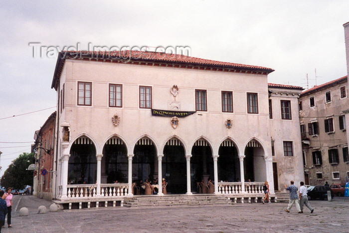 slovenia10: Slovenia - Koper (Capodistria): Venetian arches at the Loggia palace - photo by M.Torres - (c) Travel-Images.com - Stock Photography agency - Image Bank