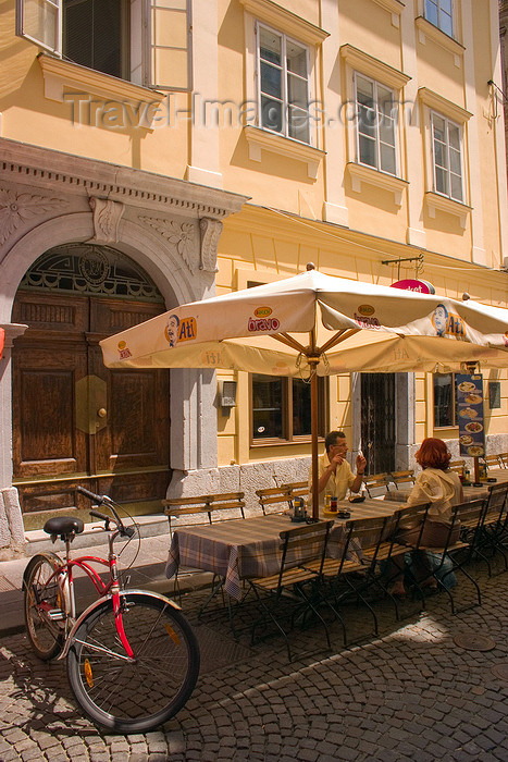 slovenia105: Restaurants in the old town, Ljubljana, Slovenia - photo by I.Middleton - (c) Travel-Images.com - Stock Photography agency - Image Bank