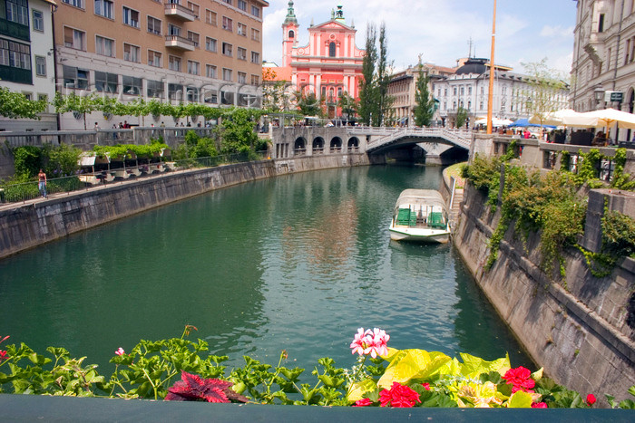 slovenia109: View across Ljubljanica to Preseren square, Ljubljana, Slovenia - photo by I.Middleton - (c) Travel-Images.com - Stock Photography agency - Image Bank