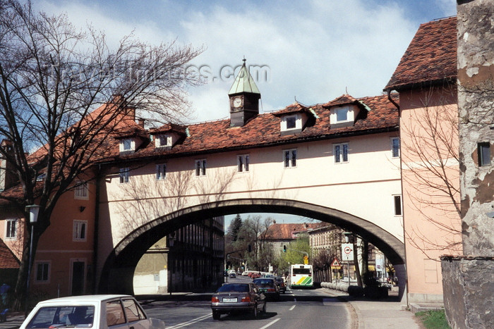 slovenia16: Slovenia - Ljubljana / LJU : arch over street - photo by M.Torres - (c) Travel-Images.com - Stock Photography agency - Image Bank