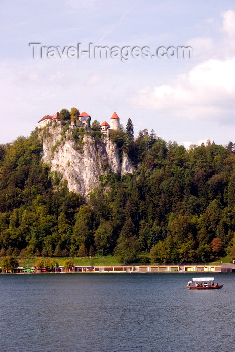 slovenia169: Slovenia - Gondolier rowing tourists across Lake Bled with castle on cliff in background - photo by I.Middleton - (c) Travel-Images.com - Stock Photography agency - Image Bank
