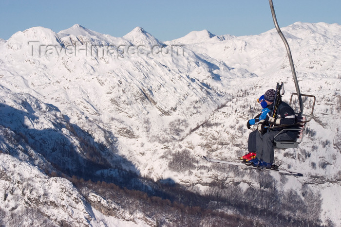slovenia268: Slovenia - chairlift frrying skiers - Vogel mountain in Bohinj - photo by I.Middleton - (c) Travel-Images.com - Stock Photography agency - Image Bank