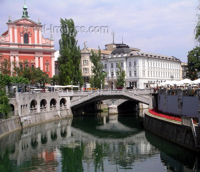 slovenia27: Slovenia - Ljubljana: Ljubljanica river view - looking towards the city centre - photo by R.Wallace - (c) Travel-Images.com - Stock Photography agency - Image Bank