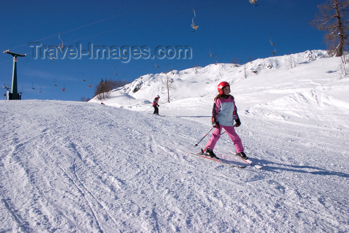 slovenia272: Slovenia - Child skiing on Vogel mountain in Bohinj - photo by I.Middleton - (c) Travel-Images.com - Stock Photography agency - Image Bank
