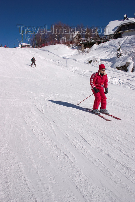 slovenia276: Slovenia - slopes - people skiing on Vogel mountain in Bohinj - photo by I.Middleton - (c) Travel-Images.com - Stock Photography agency - Image Bank