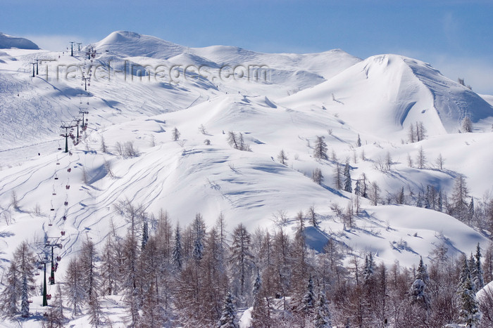 slovenia279: Slovenia - Vogel Karst Plateau and Sija, Chairlift to Orlova Glava - view from Rjava skala - andscape and people skiing on Vogel mountain in Bohinj - photo by I.Middleton - (c) Travel-Images.com - Stock Photography agency - Image Bank