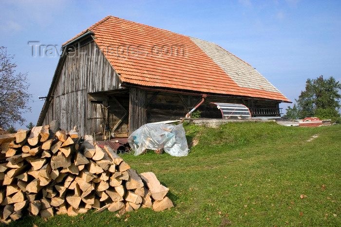 slovenia339: Slovenia - Jance: farmhouse - eastern outskirts of Ljubljana - photo by I.Middleton - (c) Travel-Images.com - Stock Photography agency - Image Bank