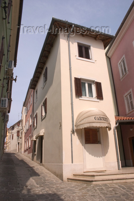 slovenia377: Slovenia - Izola / Isola d'Istria: narrow street - photo by I.Middleton - (c) Travel-Images.com - Stock Photography agency - Image Bank