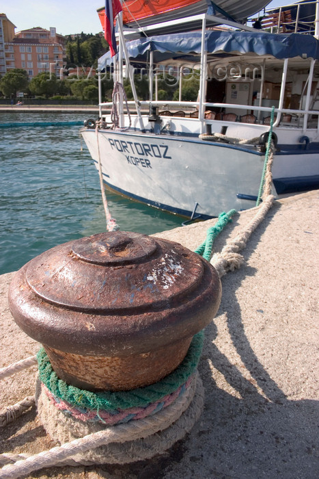 slovenia379: Slovenia - Portoroz / Portorose: mooring line on a bollard - seafront, Adriatic coast - photo by I.Middleton - (c) Travel-Images.com - Stock Photography agency - Image Bank