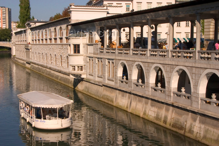 slovenia40: Ljubljanica river, Ljubljana, Slovenia's capital city - photo by I.Middleton - (c) Travel-Images.com - Stock Photography agency - Image Bank