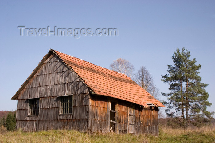 slovenia403: Slovenia - Kostel region: old farmhouse - photo by I.Middleton - (c) Travel-Images.com - Stock Photography agency - Image Bank