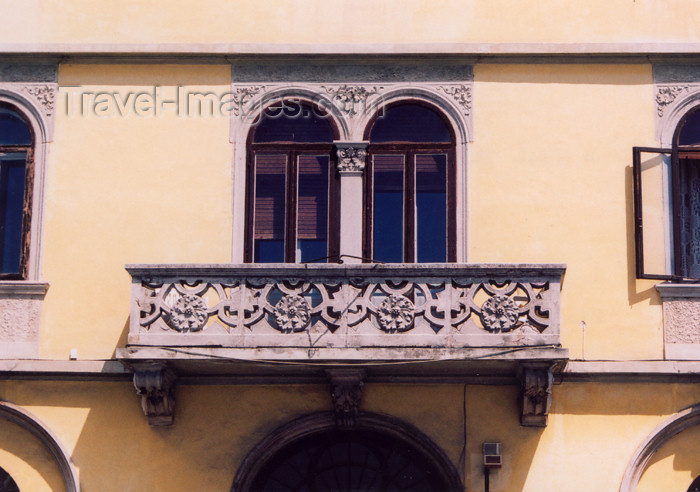 slovenia409: Slovenia - Piran: balcony on Cankarjevo nabrezje - photo by M.Torres - (c) Travel-Images.com - Stock Photography agency - Image Bank