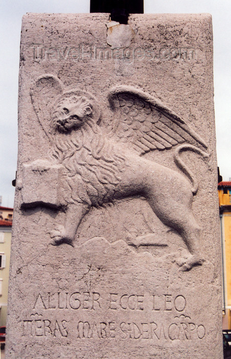 slovenia415: Slovenia - Piran: Venetian lion on Tartinijev trg with the inscription - "Alliger Ecce Leo Terras Mare Sidera Carpo" - Leone Marciano "Andante" - 1466 - photo by M.Torres - (c) Travel-Images.com - Stock Photography agency - Image Bank