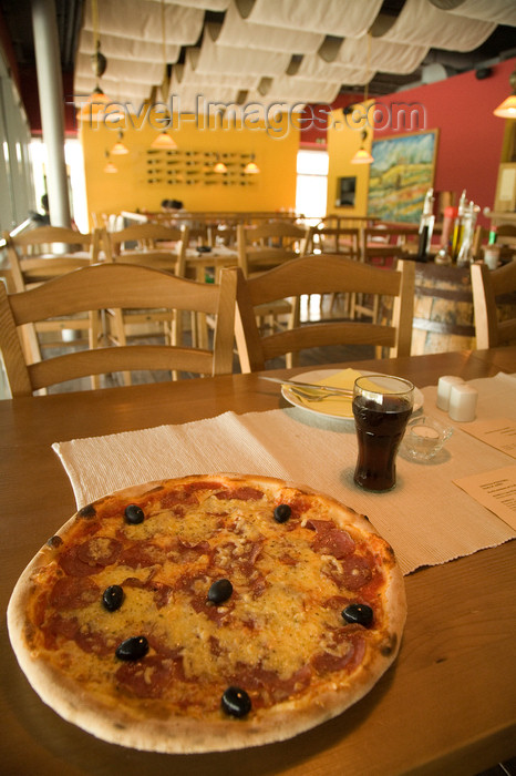 slovenia425: Pizza in restaurant, Maribor, Slovenia - photo by I.Middleton - (c) Travel-Images.com - Stock Photography agency - Image Bank