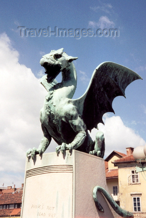 slovenia5: Slovenia - Ljubliana: dragon guarding the bridge - Zmajski most - photo by M.Torres - (c) Travel-Images.com - Stock Photography agency - Image Bank