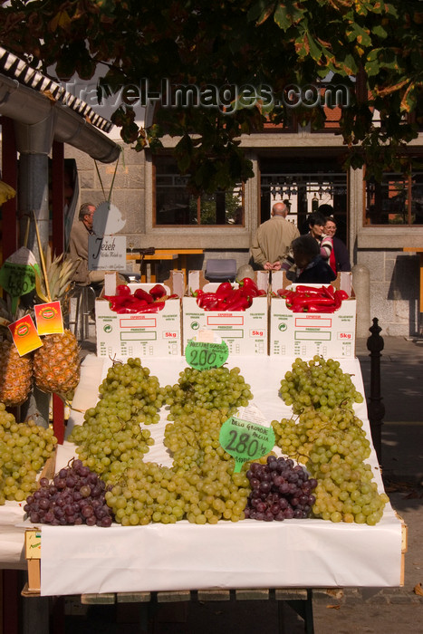 slovenia56: grapes - market beside Ljubljanica river, Ljubljana, Slovenia - photo by I.Middleton - (c) Travel-Images.com - Stock Photography agency - Image Bank