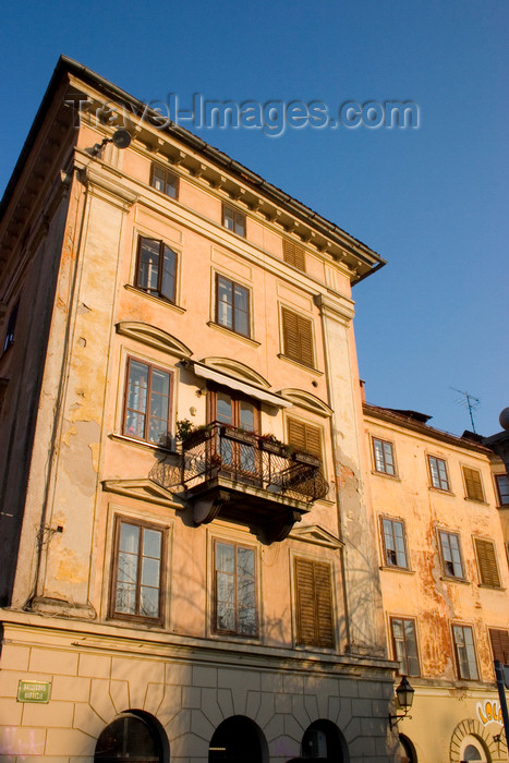 slovenia62: Old town buildings, Ljubljana, Slovenia - photo by I.Middleton - (c) Travel-Images.com - Stock Photography agency - Image Bank