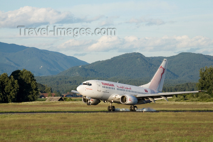 slovenia633: Slovenia - Brnik Airport: Tunisair Boeing 737-6H3 TS-IOR Tahar Haddad landing at Ljubljana Joze Pucnik Airport - photo by I.Middleton - (c) Travel-Images.com - Stock Photography agency - Image Bank