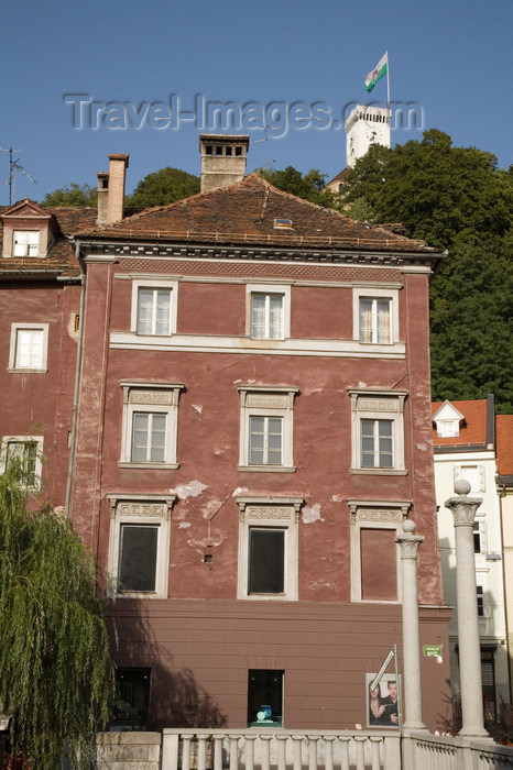 slovenia735: Slovenia - Ljubliana: facade along the Ljubljanica River with Ljubljana castle in background - photo by I.Middleton - (c) Travel-Images.com - Stock Photography agency - Image Bank