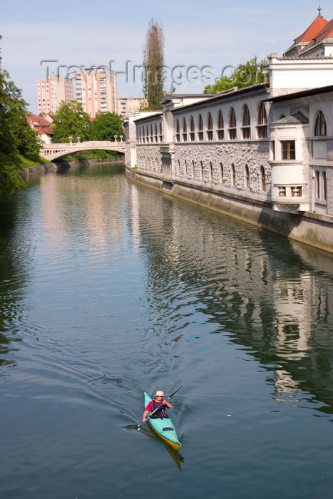 slovenia88: Canoing on the Ljubljanica river, Ljubljana, Slovenia - photo by I.Middleton - (c) Travel-Images.com - Stock Photography agency - Image Bank