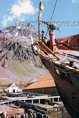 south-georgia19: South Georgia - Grytviken: harpoon gun - old whaling boat (photo by G.Frysinger) - (c) Travel-Images.com - Stock Photography agency - Image Bank
