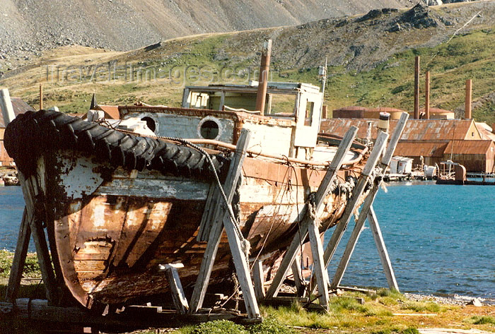 south-georgia31: South Georgia - Grytviken: abandoned boat (photo by G.Frysinger) - (c) Travel-Images.com - Stock Photography agency - Image Bank