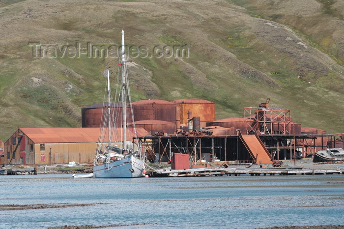 south-georgia38: South Georgia - Grytviken - a boat visits the ghost town - Antarctic region images by C.Breschi - (c) Travel-Images.com - Stock Photography agency - Image Bank