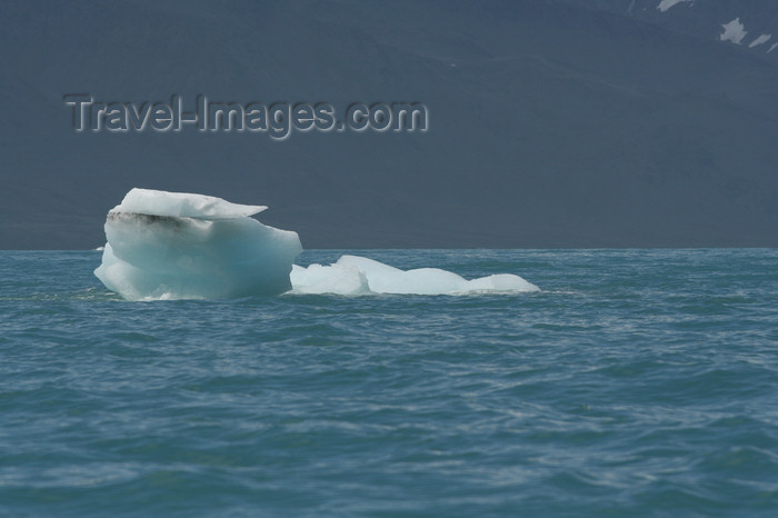 south-georgia48: South Georgia - Husvik - iceberg on Stromness Bay - Antarctic region images by C.Breschi - (c) Travel-Images.com - Stock Photography agency - Image Bank