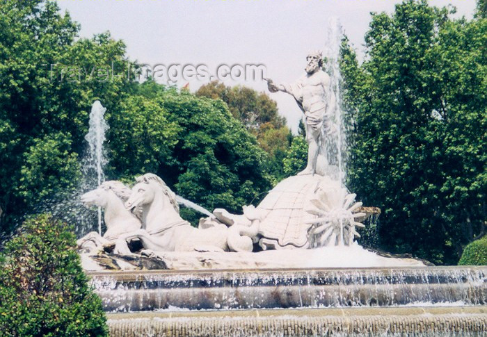 spai10: Spain / España - Madrid: Neptune Fountain - Plaza Cánovas del Castillo - Fuente de Neptuno - photo by M.Torres - (c) Travel-Images.com - Stock Photography agency - Image Bank