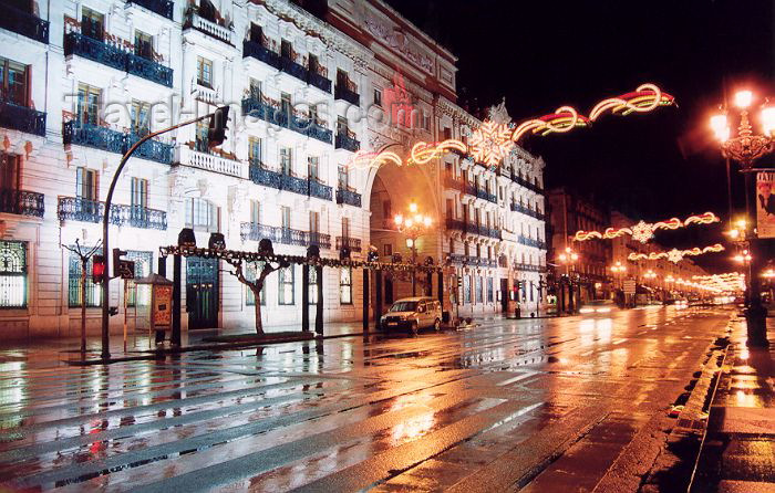 spai135: Spain / España - Cantabria - Santander: along Paseo de Pereda - rainy night (photo by Miguel Torres) - (c) Travel-Images.com - Stock Photography agency - Image Bank