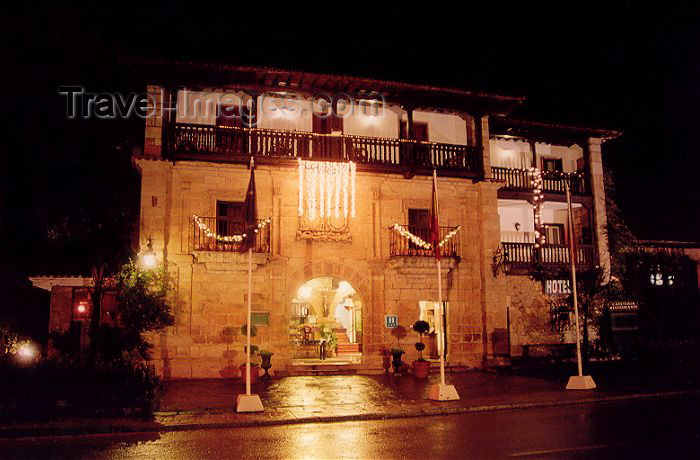 spai138: Spain / España - Cantabria - Santillana del Mar: hotel in a medieval residence - hotel Los Infantes (photo by Miguel Torres) - (c) Travel-Images.com - Stock Photography agency - Image Bank