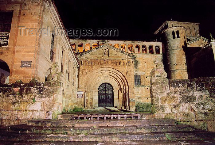 spai139: Spain / España - Santillana del Mar, Cantabria: Colegiata de Santa Juliana (photo by Miguel Torres) - (c) Travel-Images.com - Stock Photography agency - Image Bank