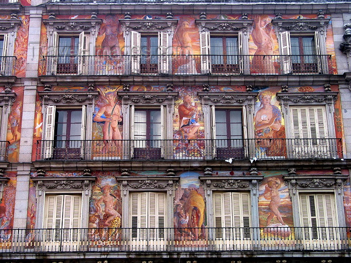 spai151: Spain / España - Madrid: Plaza Mayor - façade with paintings - Casa de la Panadería - photo by A.Hernandez - (c) Travel-Images.com - Stock Photography agency - Image Bank
