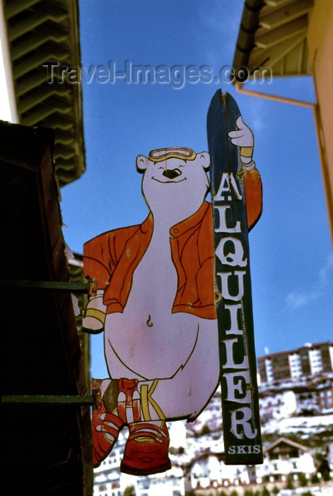 spai187: Spain / España - Saierra Nevada (provincia de Granada): ski rental bear / alquiler de skis - photo by F.Rigaud - (c) Travel-Images.com - Stock Photography agency - Image Bank