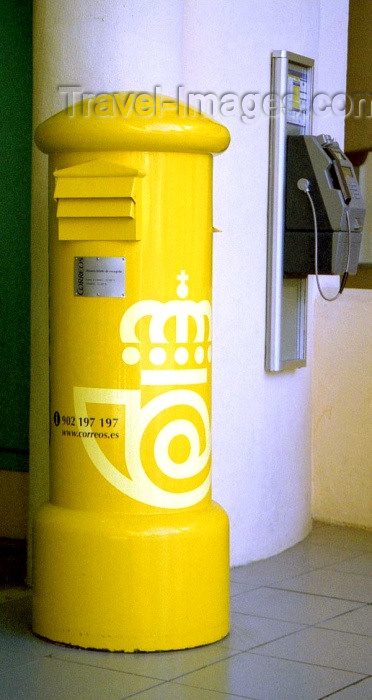 spai193: Spain / España - Benalmádena Costa  (provincia de Malaga - Costa de Sol): yellow post box at the marina / correos - caja postal - puerto deportivo - photo by D.Jackson - (c) Travel-Images.com - Stock Photography agency - Image Bank