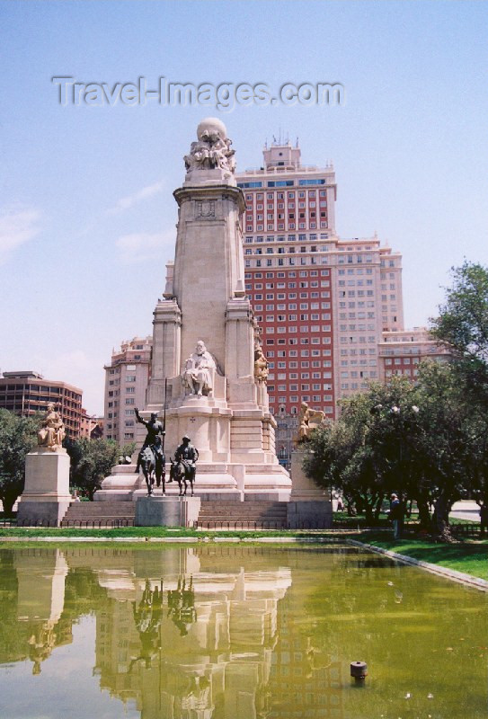 spai22: Spain / España - Madrid: Cervantes and Don Quixote at the Plaza de España - Edificio España in the background - photo by M.Torres - (c) Travel-Images.com - Stock Photography agency - Image Bank