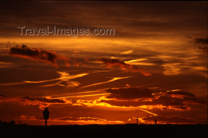 spai288: Spain - Madrid: sunset, Mirador de la Moncloa - photo by K.Strobel - (c) Travel-Images.com - Stock Photography agency - Image Bank