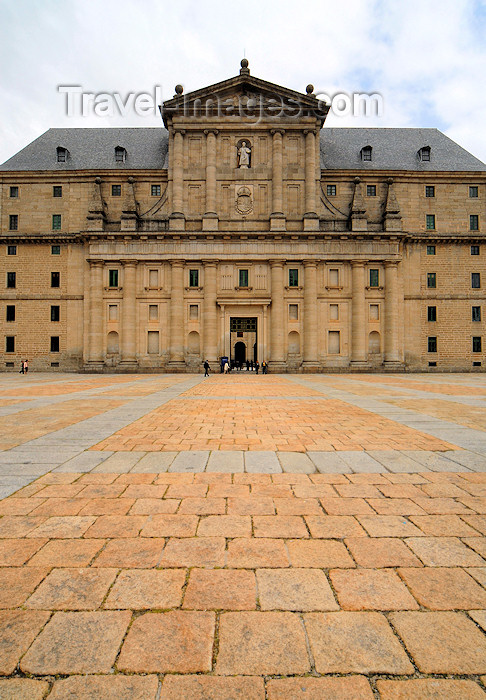 spai328: Spain / España - San Lorenzo de El Escorial: Royal Monastery of San Lorenzo de El Escorial - facade - entrance to Patio de los Reys - Real Monasterio de San Lorenzo de El Escorial - UNESCO World Heritage Site - photo by M.Torres - (c) Travel-Images.com - Stock Photography agency - Image Bank