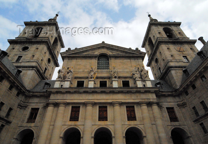 spai329: Spain / España - San Lorenzo de El Escorial: Royal Monastery of San Lorenzo de El Escorial - Patio de los Reys - in front of the Basilica - Real Monasterio de San Lorenzo de El Escorial - photo by M.Torres - (c) Travel-Images.com - Stock Photography agency - Image Bank