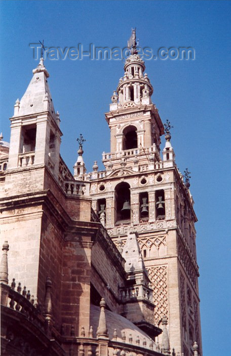 spai42: Spain / España - Sevilla / Sevilla /SVQ: the Giralda (former minaret) and the Cathedral - Gothic and Baroque architectural styles - Unesco world heritage site - photo by M.Torres - (c) Travel-Images.com - Stock Photography agency - Image Bank