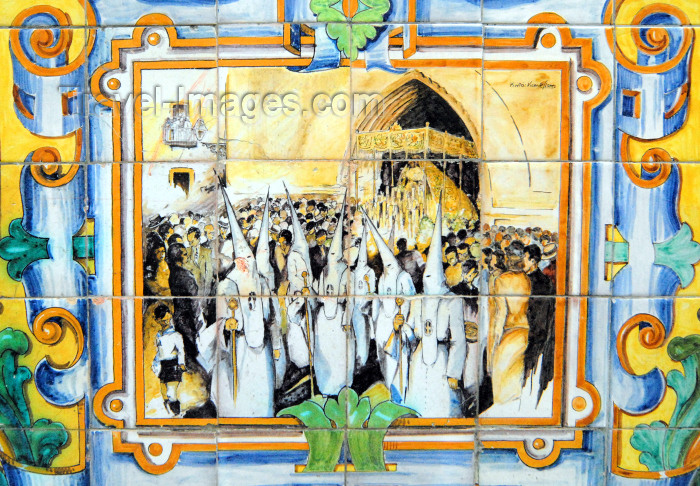 spai428: Ayamonte, Huelva province, Andalucia, Spain / España: Easter procession - KKK style parade - tiles in the central square - Plaza de la Laguna - photo by M.Torres - (c) Travel-Images.com - Stock Photography agency - Image Bank