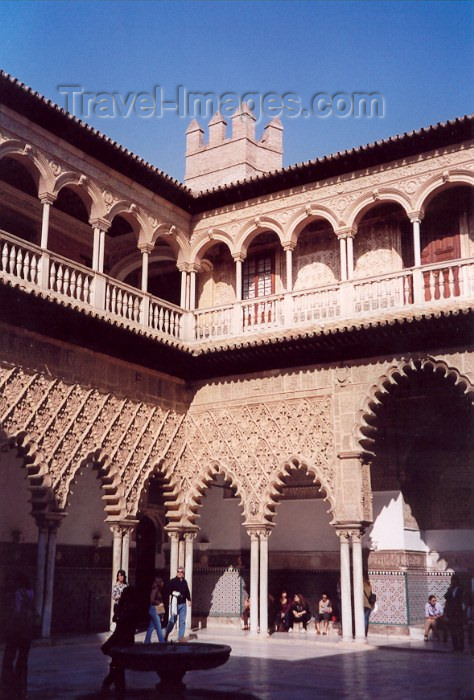 spai43: Spain / España - Sevilla / Sevilla / SVQ: patio at the Alcazar - photo by M.Torres - (c) Travel-Images.com - Stock Photography agency - Image Bank