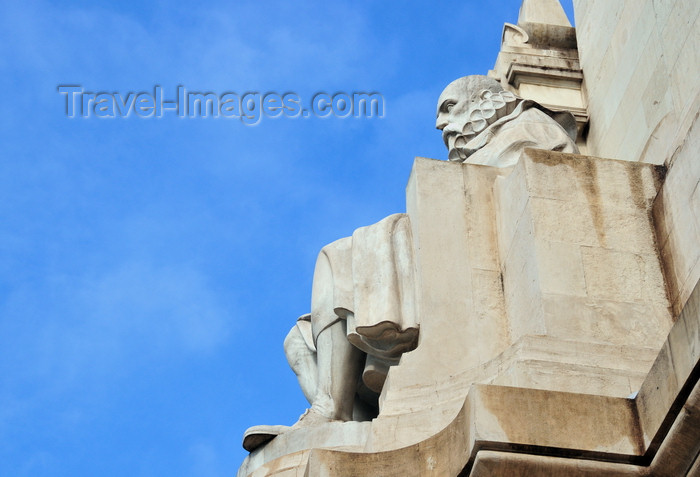 spai433: Madrid, Spain: Cervantes monument - the writer sits and inspects the horizon - Plaza de España - monumento a Miguel de Cervantes - photo by M.Torres - (c) Travel-Images.com - Stock Photography agency - Image Bank