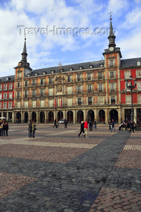 spai442: Spain / España - Madrid: Plaza Mayor and the Casa de la Panadería - photo by M.Torres - (c) Travel-Images.com - Stock Photography agency - Image Bank