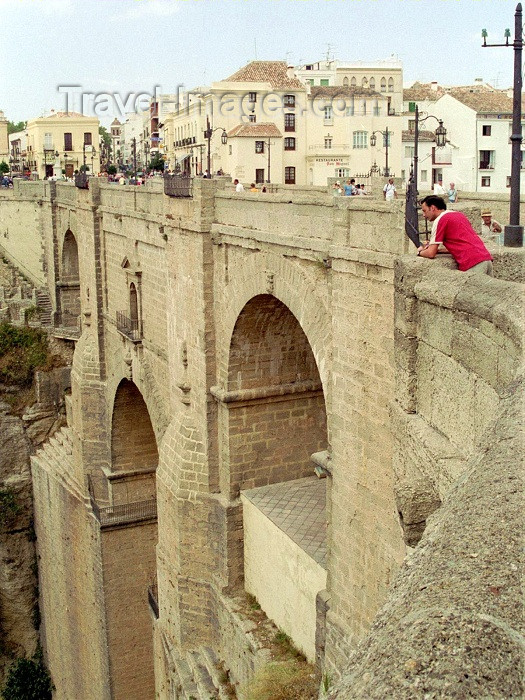 spai6: Spain / España - Ronda (Andalucia - provincia de Malaga): on the bridge - Puente Nuevo - designed by Martin de Aldehuela - photo by M.Bergsma - (c) Travel-Images.com - Stock Photography agency - Image Bank